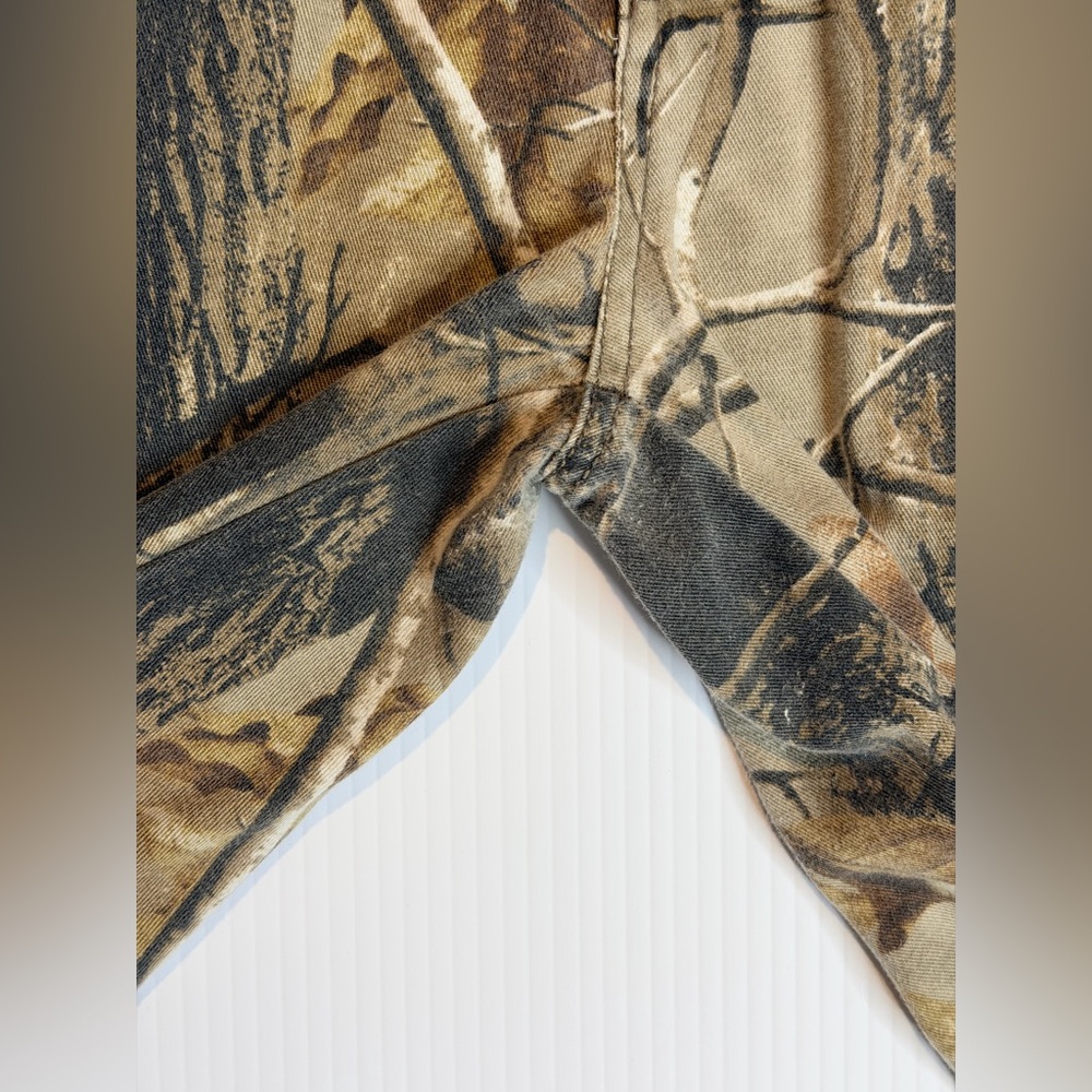 Realtree Camo Cargo Pants with Pink Waistband Detail - Size 6-8 SM - Picture 5 of 14